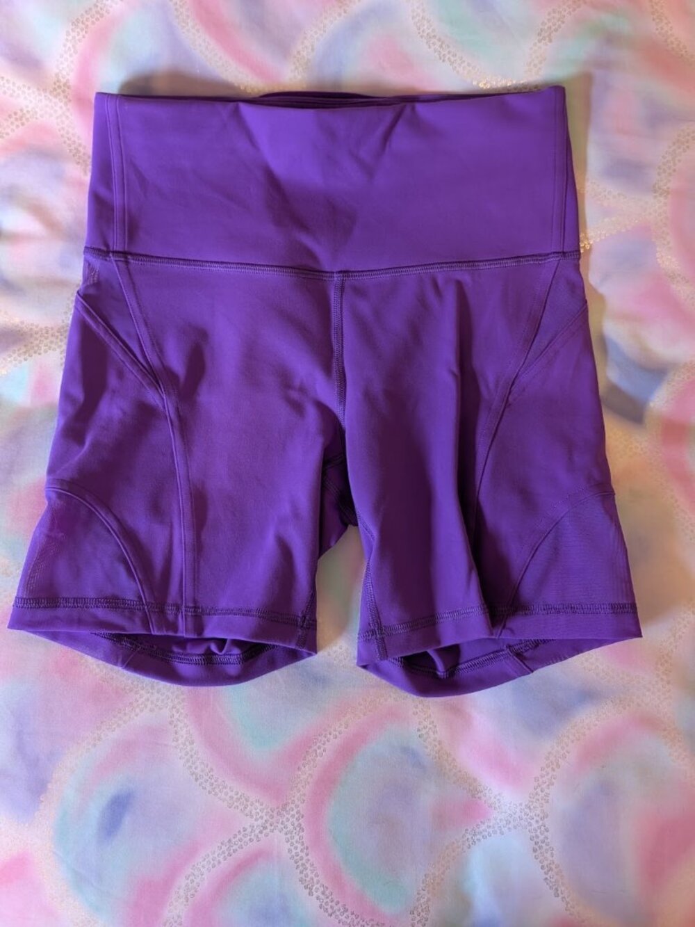 97.💜 Lululemon 6” Bike Shorts with Mesh Inserts — Size 6 💜